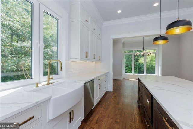 10765 Shallowford Road, Roswell, GA 30075