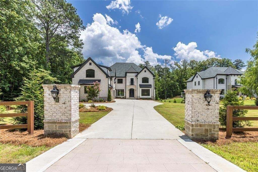 10765 Shallowford Road, Roswell, GA 30075