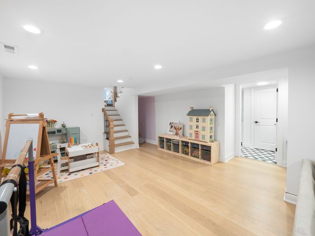 1349 Tinker Way, Glenview, IL 60025