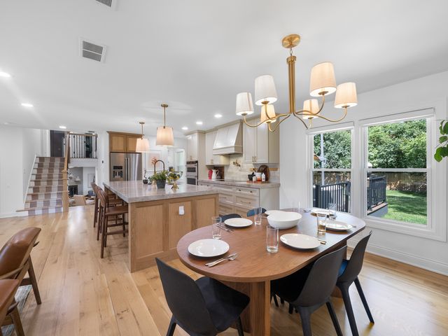 1349 Tinker Way, Glenview, IL 60025