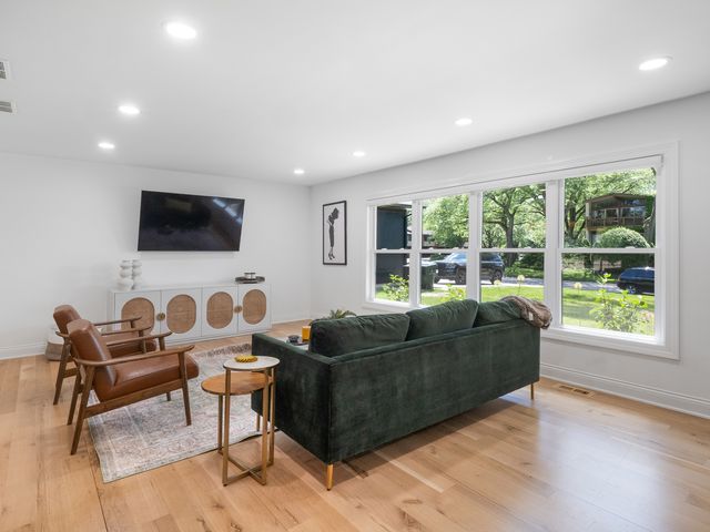 1349 Tinker Way, Glenview, IL 60025