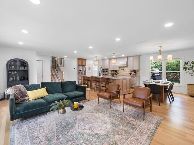 1349 Tinker Way, Glenview, IL 60025