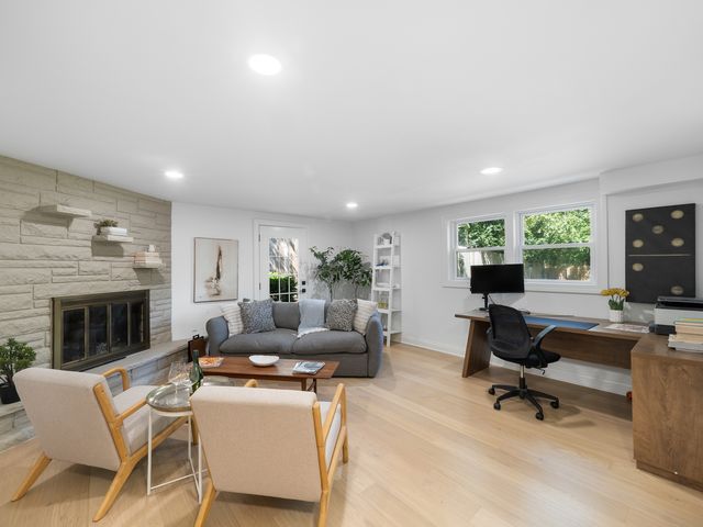 1349 Tinker Way, Glenview, IL 60025