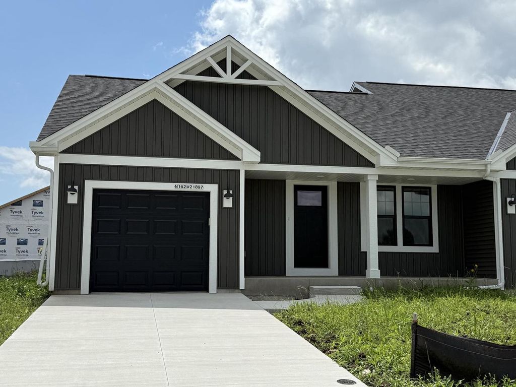 N162W21897 Poppy ROAD, Jackson, WI 53037