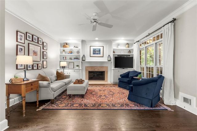 3302 Lantern Coach NE Lane, Roswell, GA 30075