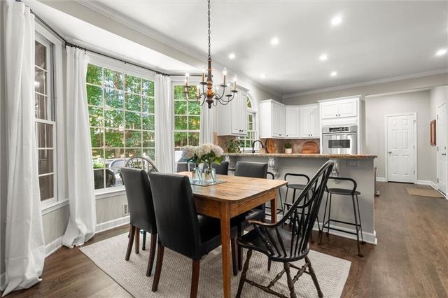 3302 Lantern Coach NE Lane, Roswell, GA 30075