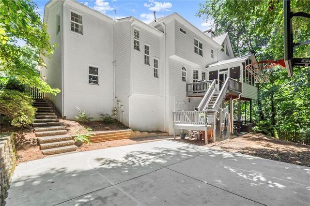 3302 Lantern Coach NE Lane, Roswell, GA 30075