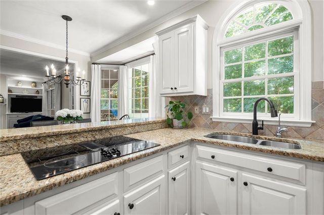 3302 Lantern Coach NE Lane, Roswell, GA 30075