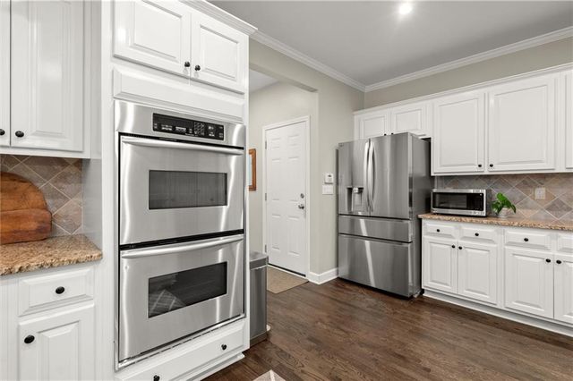 3302 Lantern Coach NE Lane, Roswell, GA 30075