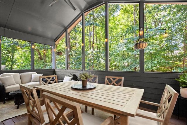 3302 Lantern Coach NE Lane, Roswell, GA 30075