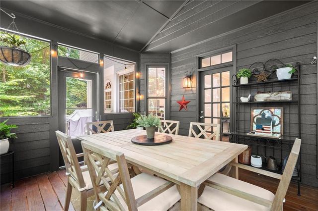 3302 Lantern Coach NE Lane, Roswell, GA 30075