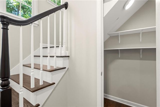 3302 Lantern Coach NE Lane, Roswell, GA 30075