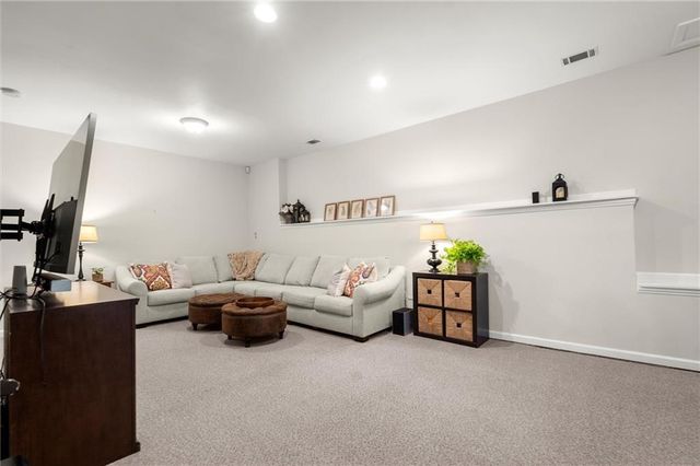 3302 Lantern Coach NE Lane, Roswell, GA 30075