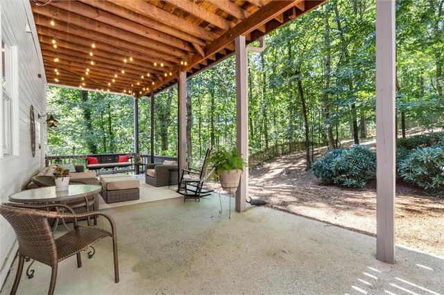 3302 Lantern Coach NE Lane, Roswell, GA 30075
