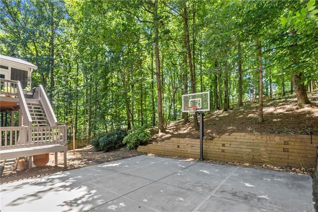 3302 Lantern Coach NE Lane, Roswell, GA 30075