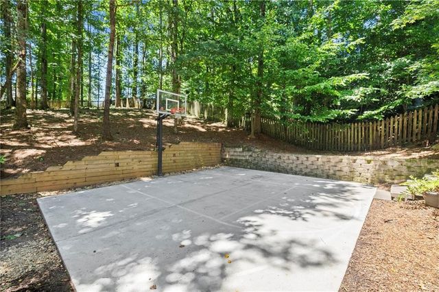 3302 Lantern Coach NE Lane, Roswell, GA 30075