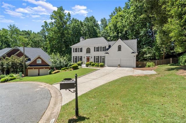 3302 Lantern Coach NE Lane, Roswell, GA 30075