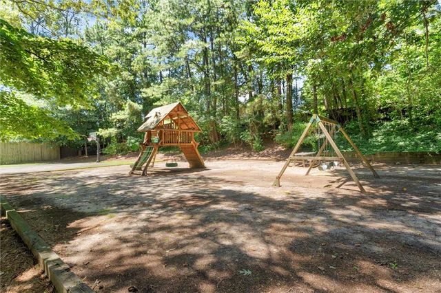 3302 Lantern Coach NE Lane, Roswell, GA 30075
