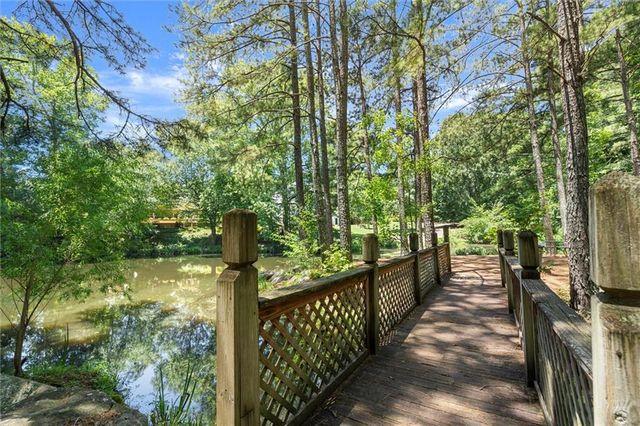 3302 Lantern Coach NE Lane, Roswell, GA 30075