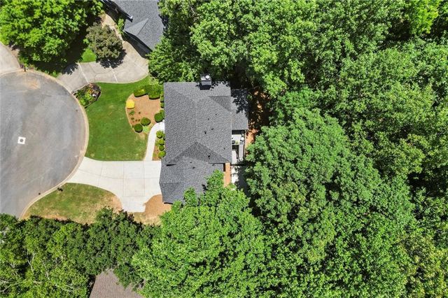 3302 Lantern Coach NE Lane, Roswell, GA 30075