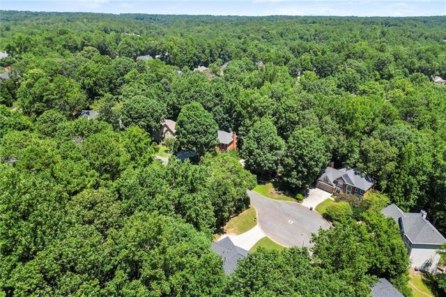 3302 Lantern Coach NE Lane, Roswell, GA 30075