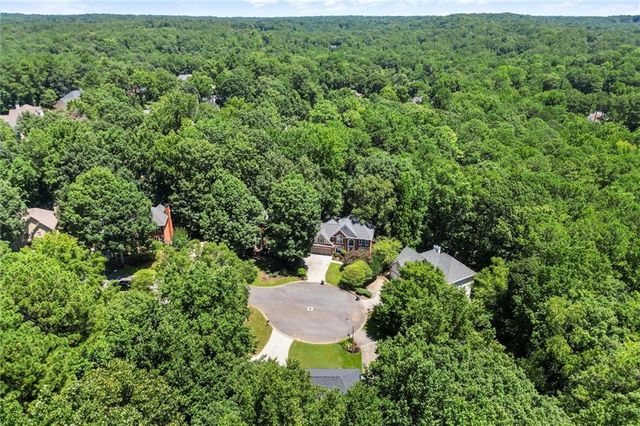3302 Lantern Coach NE Lane, Roswell, GA 30075