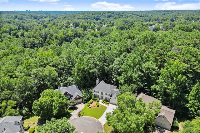 3302 Lantern Coach NE Lane, Roswell, GA 30075