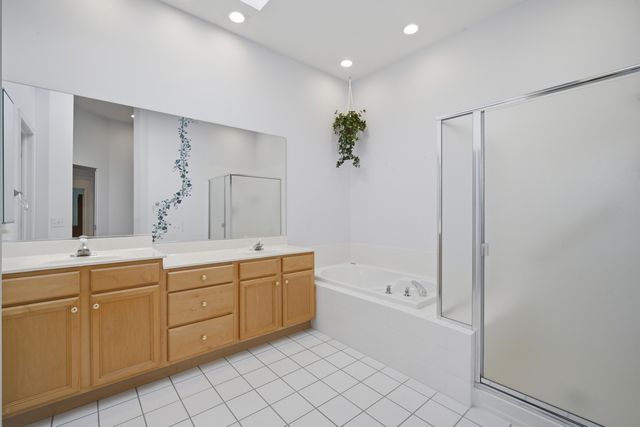 3064 N Southern Hills Drive, Wadsworth, IL 60083