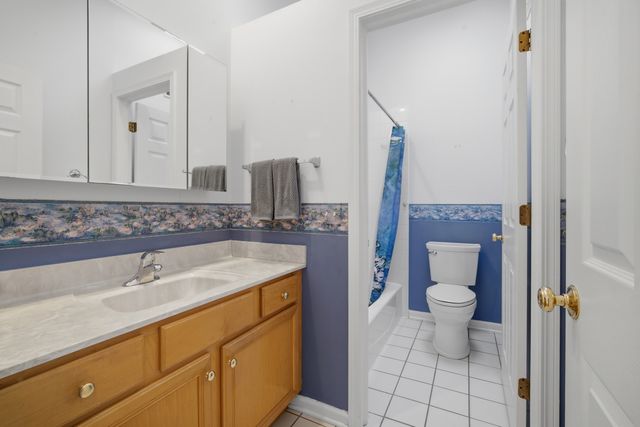 3064 N Southern Hills Drive, Wadsworth, IL 60083