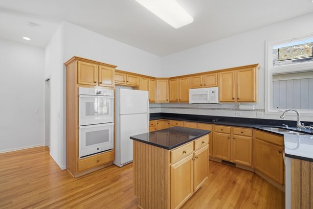 3064 N Southern Hills Drive, Wadsworth, IL 60083