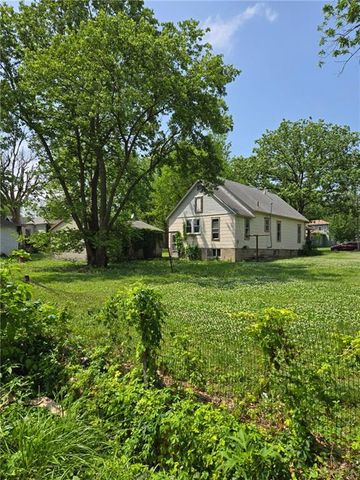 117 Pacific Avenue, Osawatomie, KS 66064