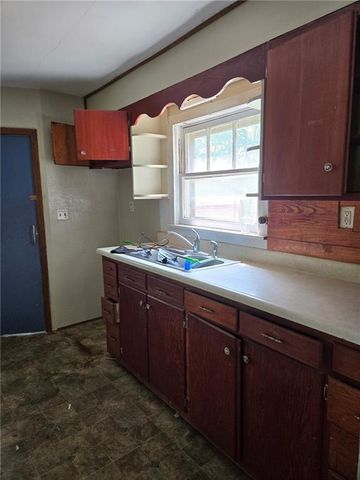 117 Pacific Avenue, Osawatomie, KS 66064