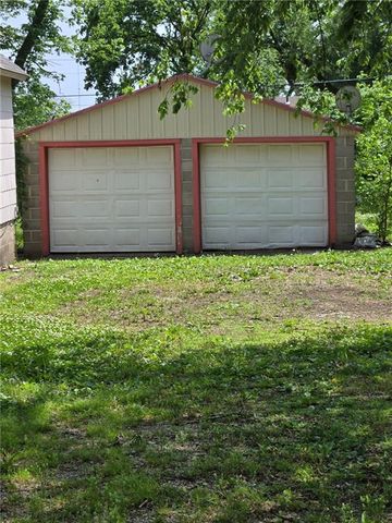 117 Pacific Avenue, Osawatomie, KS 66064