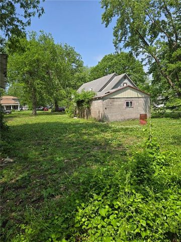 117 Pacific Avenue, Osawatomie, KS 66064