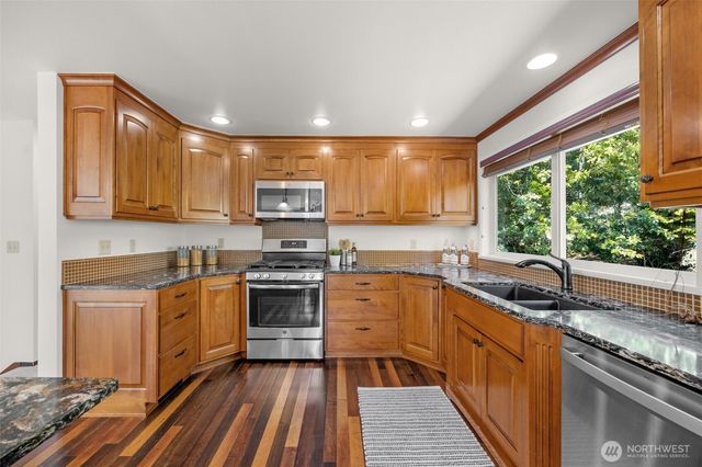 19524 53rd Avenue NE, Lake Forest Park, WA 98155