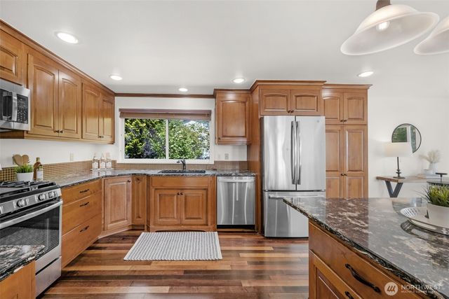 19524 53rd Avenue NE, Lake Forest Park, WA 98155