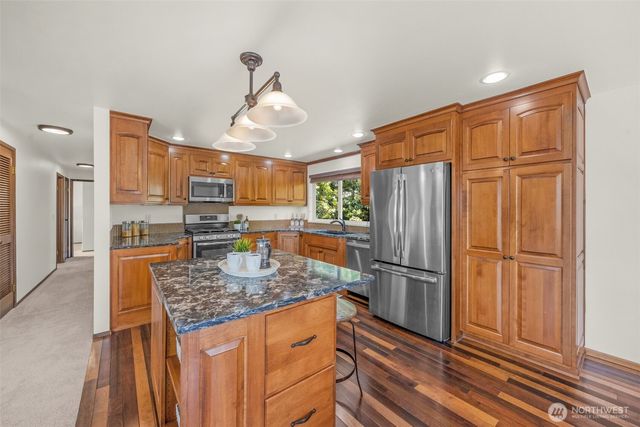 19524 53rd Avenue NE, Lake Forest Park, WA 98155
