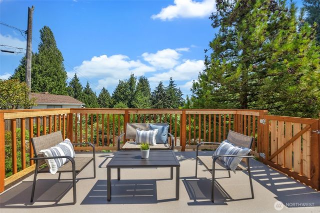 19524 53rd Avenue NE, Lake Forest Park, WA 98155