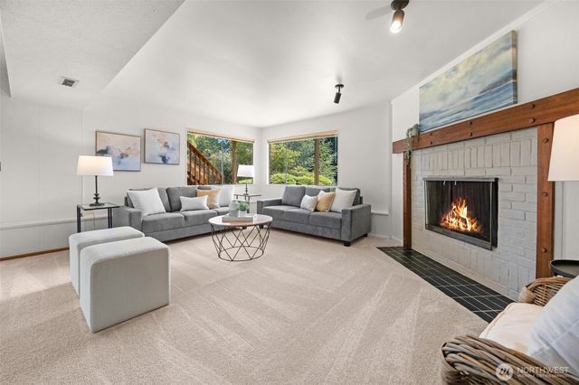 19524 53rd Avenue NE, Lake Forest Park, WA 98155