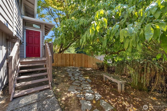 19524 53rd Avenue NE, Lake Forest Park, WA 98155