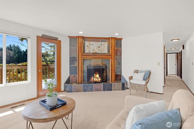 19524 53rd Avenue NE, Lake Forest Park, WA 98155