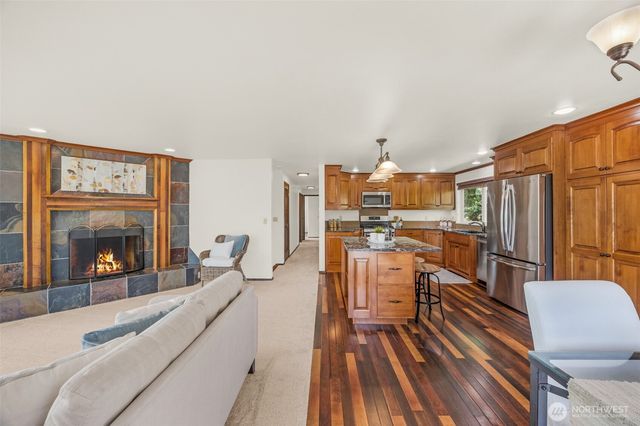 19524 53rd Avenue NE, Lake Forest Park, WA 98155