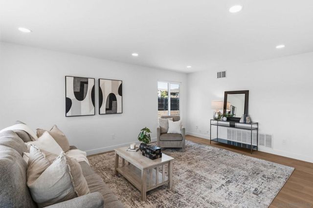 4614 La Cuenta Dr., San Diego, CA 92124