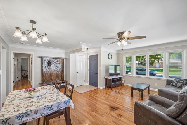 3432 Eastwood Drive, Des Moines, IA 50317