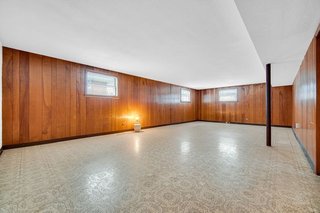 9620 S Keeler Avenue S, Oak Lawn, IL 60453