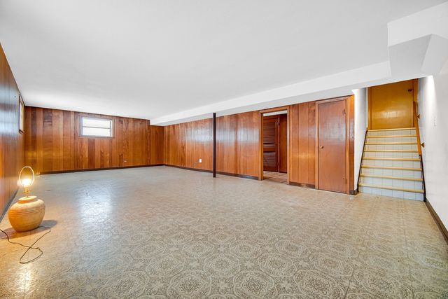 9620 S Keeler Avenue S, Oak Lawn, IL 60453