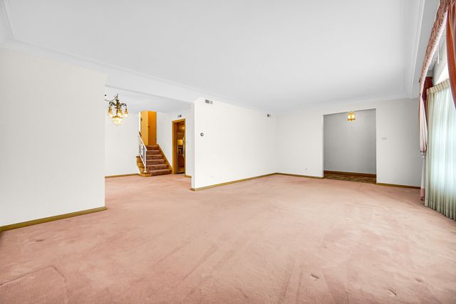 9620 S Keeler Avenue S, Oak Lawn, IL 60453