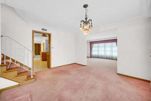 9620 S Keeler Avenue S, Oak Lawn, IL 60453