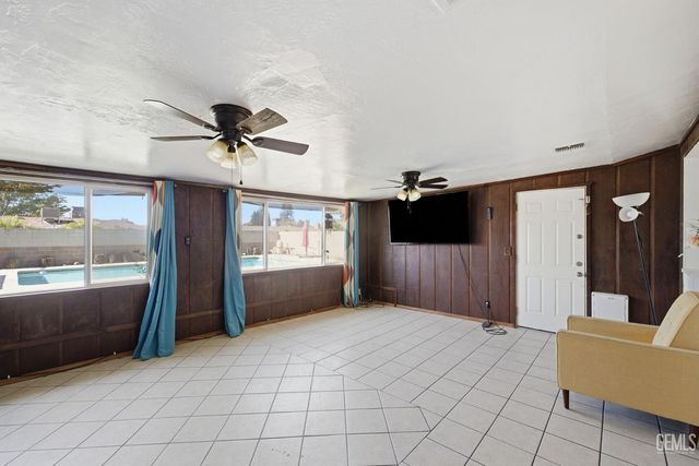 923 Devore Avenue, Bakersfield, CA 93308