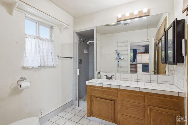 923 Devore Avenue, Bakersfield, CA 93308